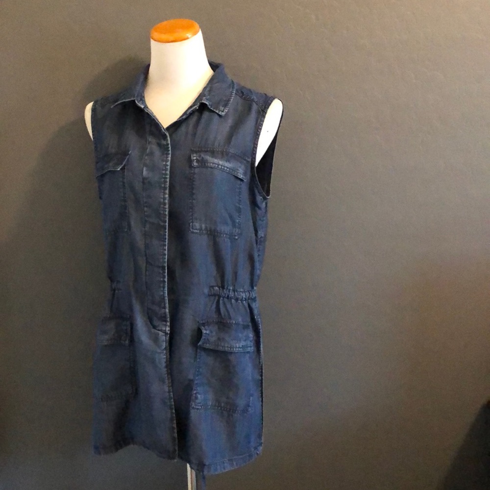 Buffalo blue sleeveless button down top Medium
